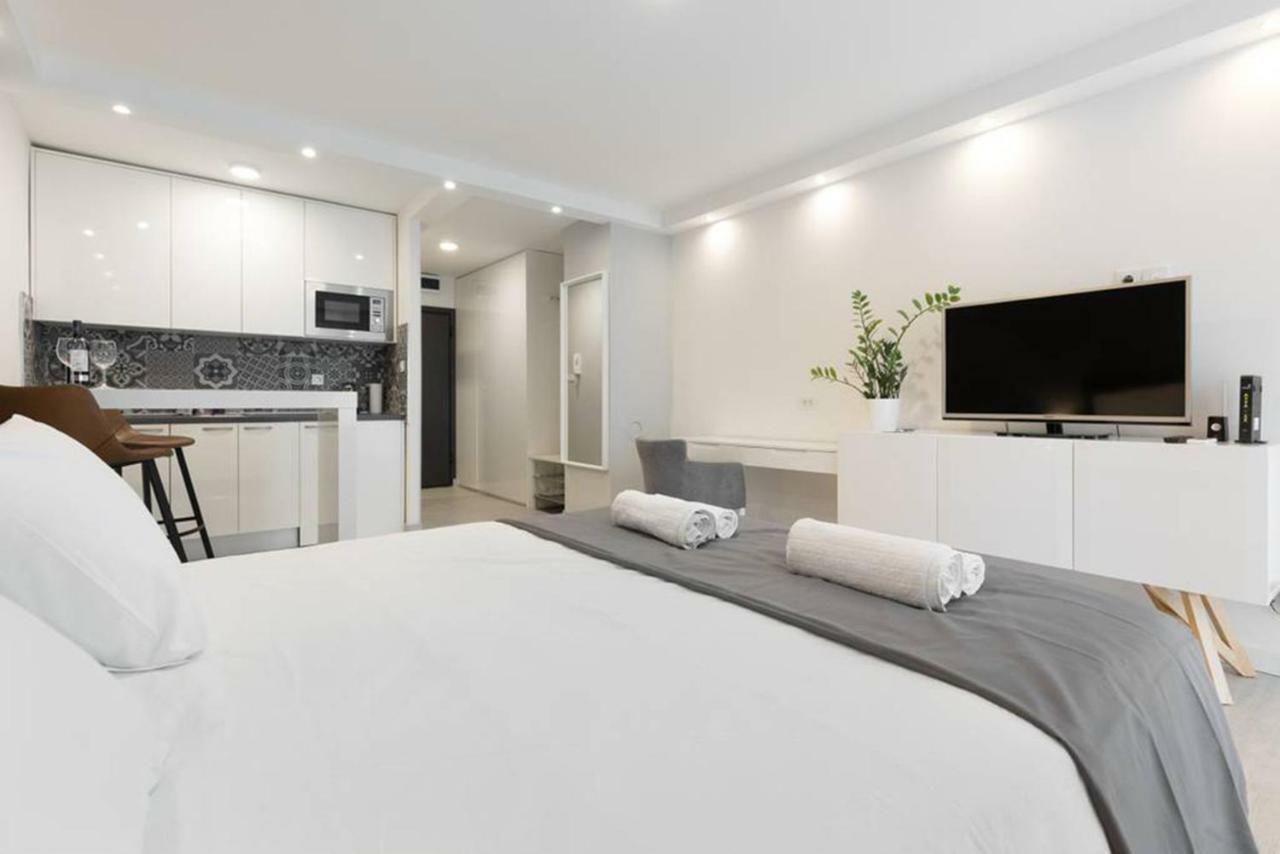 Penthouse "Sky 17" S Balkonom I Besplatnim Parkingom Apartment ซาเกร็บ ภายนอก รูปภาพ